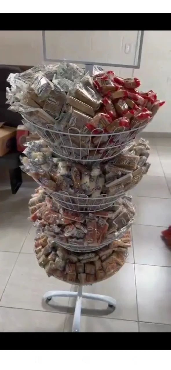 Cesto Giratório Expositor de Produtos Em Aço Com 4 Cestos Médios