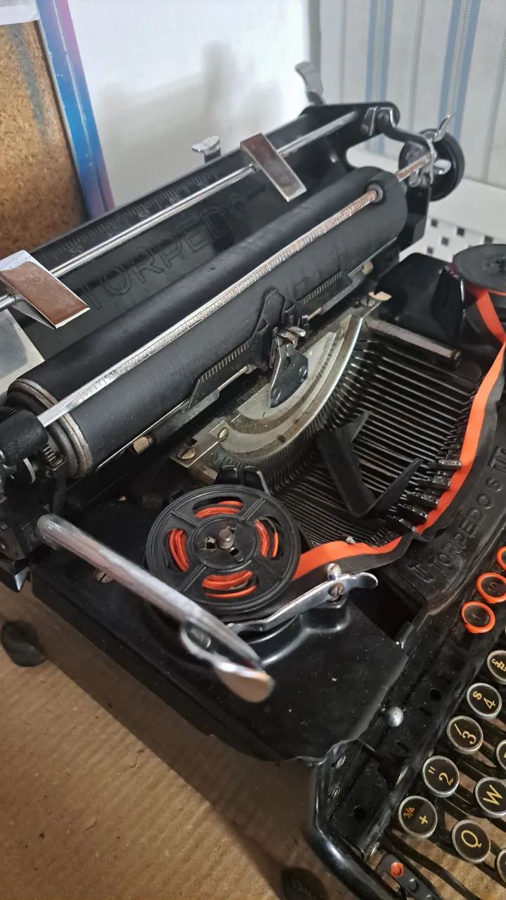 Máquina de escrever antiga - Foto 4