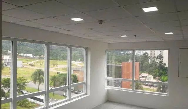 Sala à venda em Santana de Parnaíba, Alphaville, com 39 m²