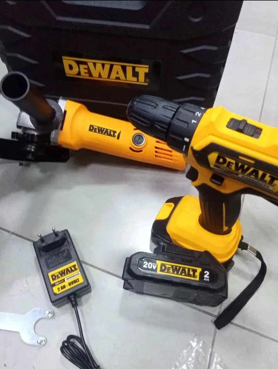 Parafusadeira 20v + Lixadeira Dewalt Zeradas