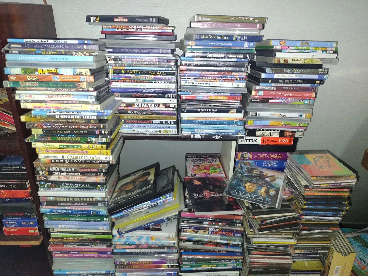 Lote com 100 Cds, originais, gêneros diveros, bom estado. - Foto 3