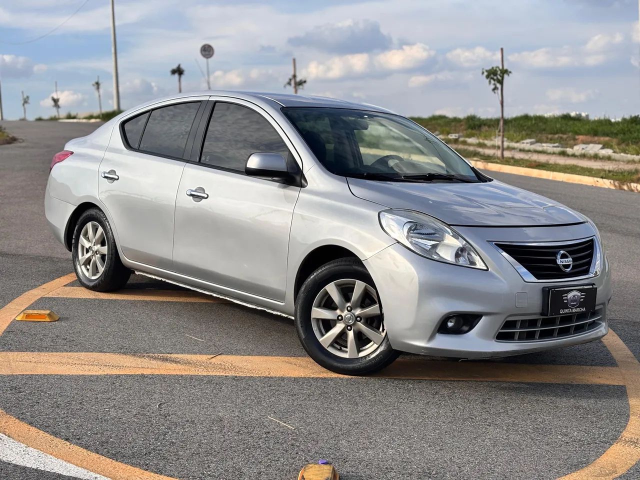Nissan Versa 1.6 16V SL (Flex)