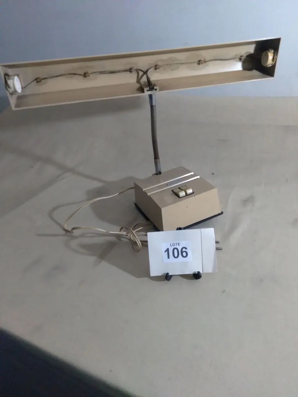 Luminária anos  80 sem lâmpada precisando de restauro. - Foto 3