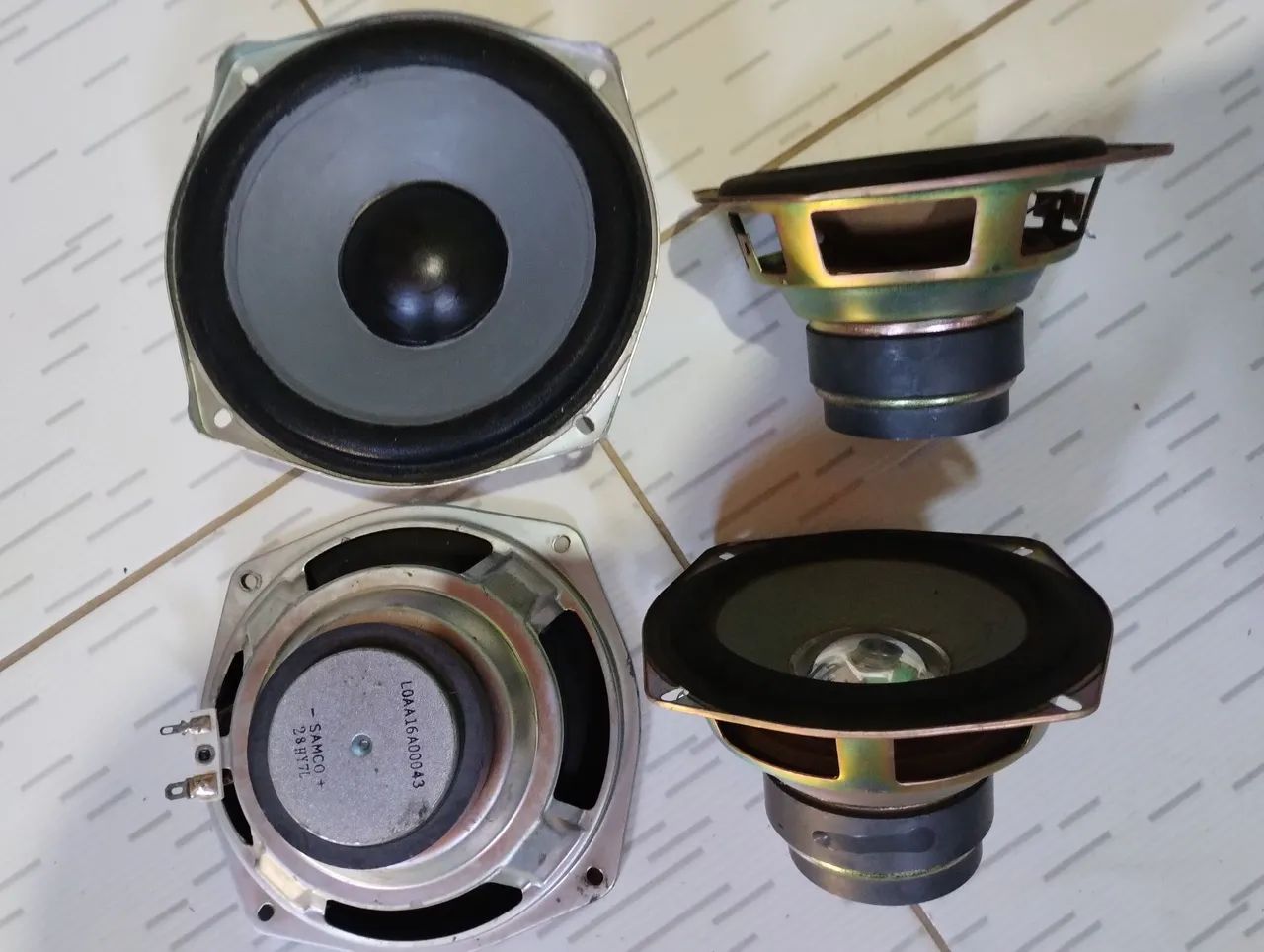 Vende-se 4 auto falante de 6.5 e de 5.5 polegadas  - Foto 3