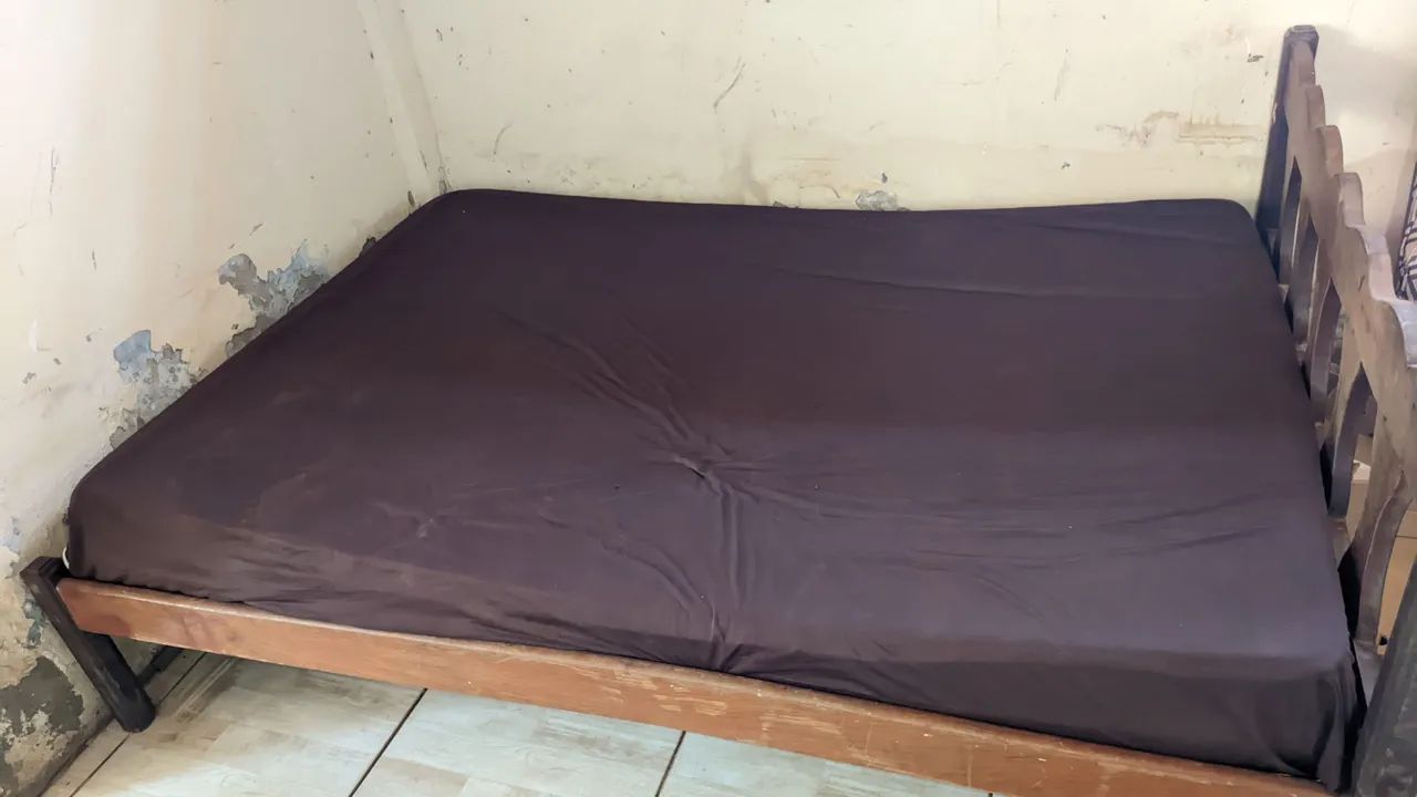 Cama de madeira 