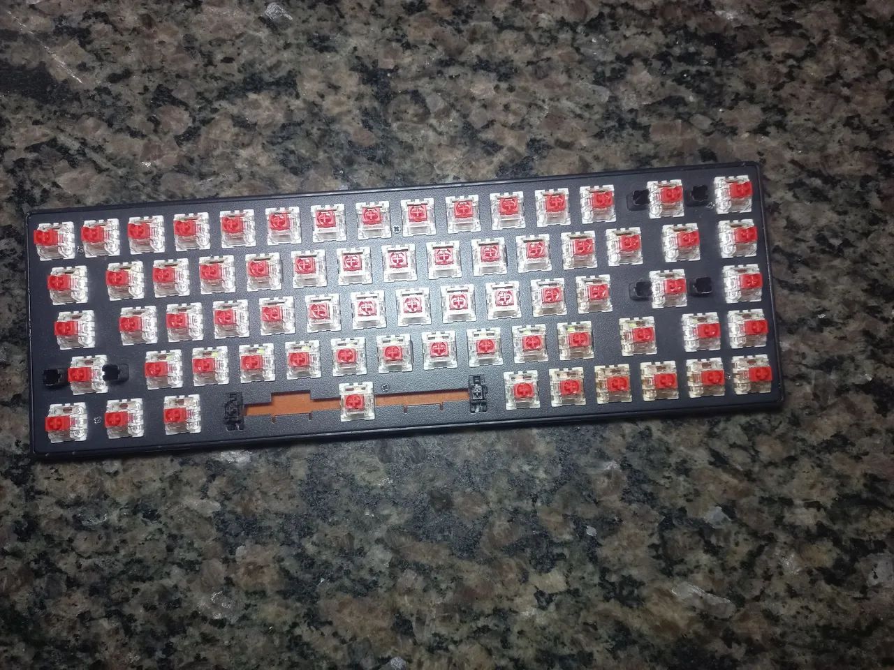 Teclado mecanico, 67%,  switchs red - Foto 2
