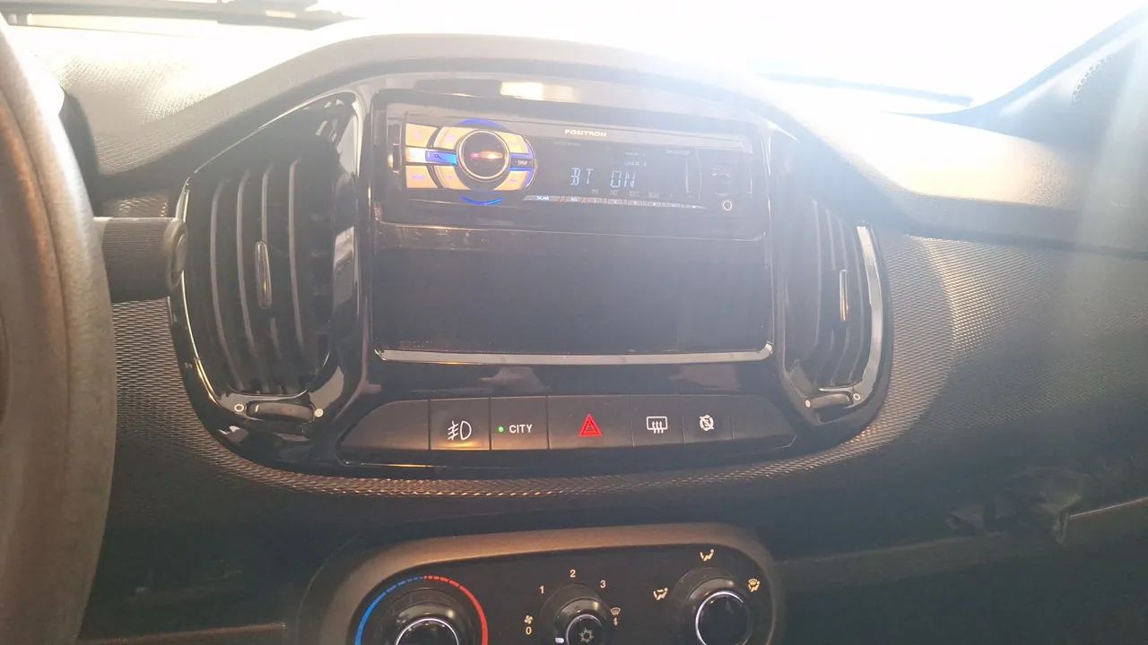 Fiat Uno Sporting 1.3 Flex 8V 5P 2018 - Foto 4