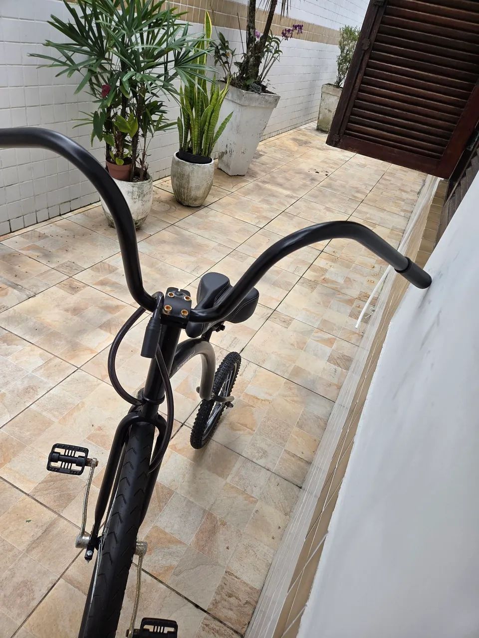 Bicicleta retrô estilo penny-farthing. - Foto 3