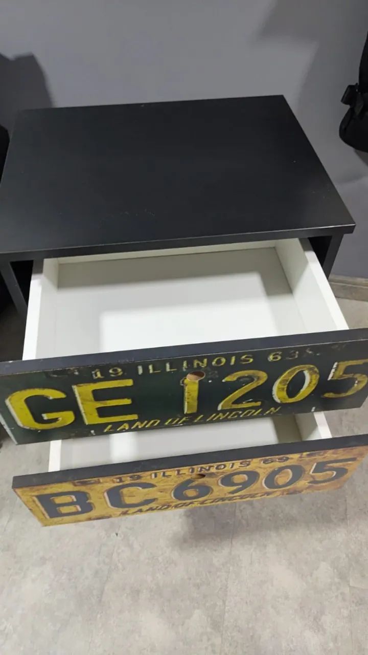 Mesa de apoio com duas gavetas - Foto 2