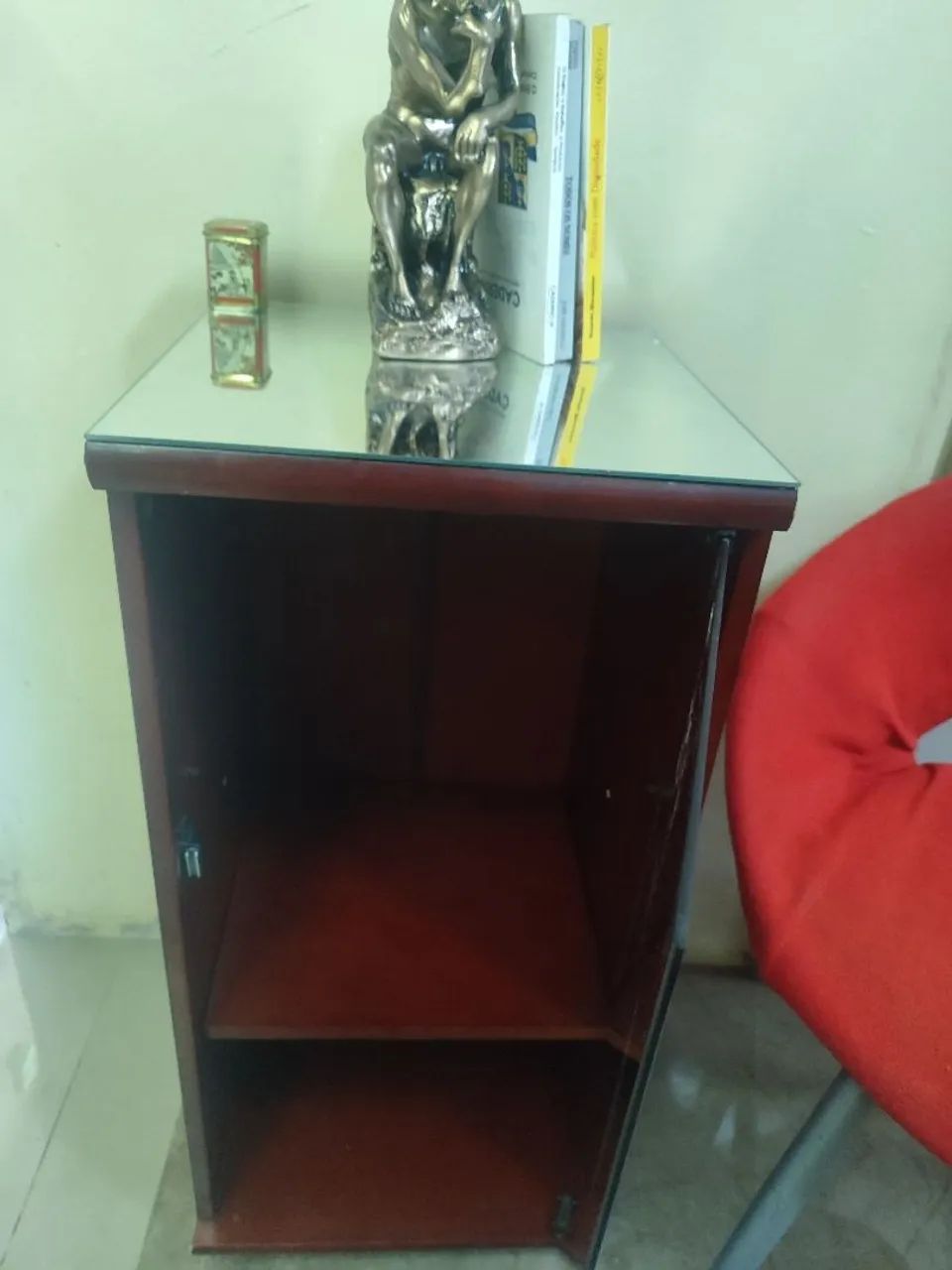 Rack simples e poltrona vermelha  - Foto 3