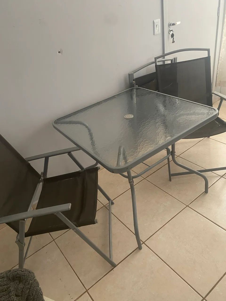 ? MESA COM TAMPO DE VIDRO + 3 CADEIRAS ? R$ 350 - Foto 2