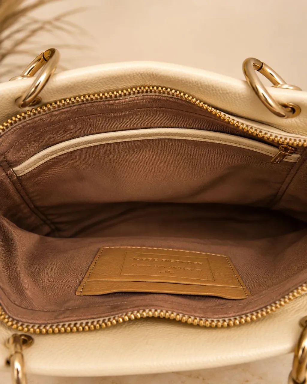 Bolsa de ombro e mão bege com franjas - Foto 4