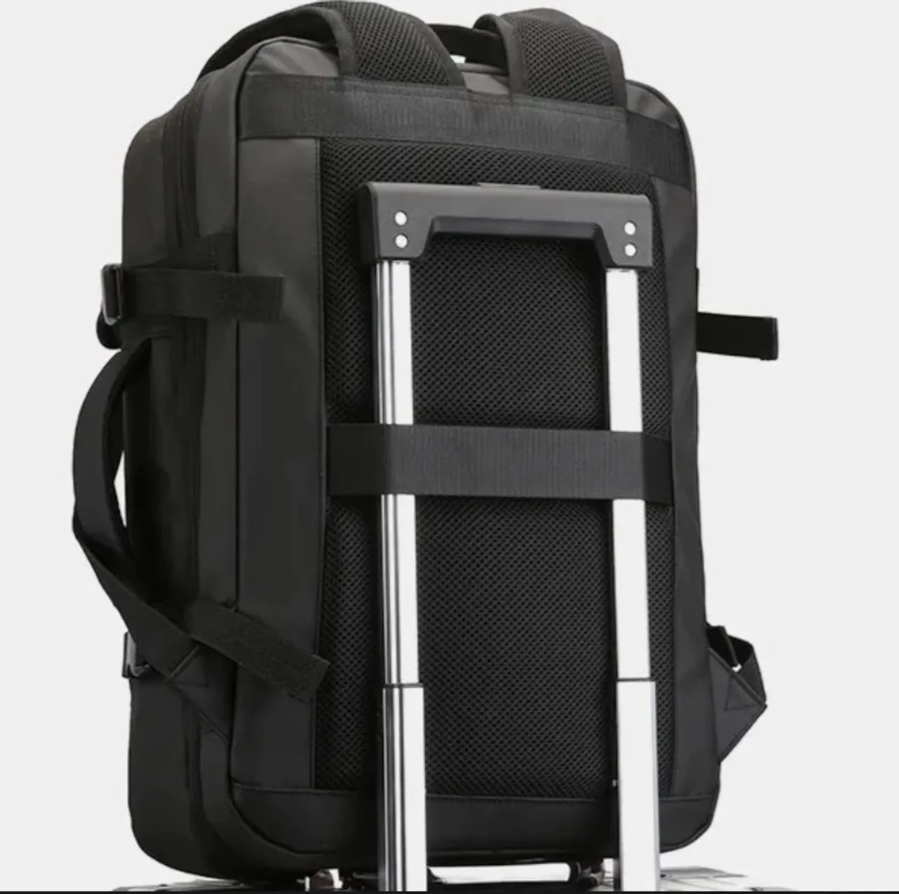 Vendo mochila preta
