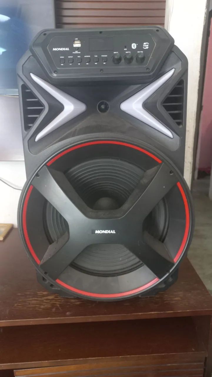 Vendo caixa de som em ótimo estado tudo funcionando perfeitamente 