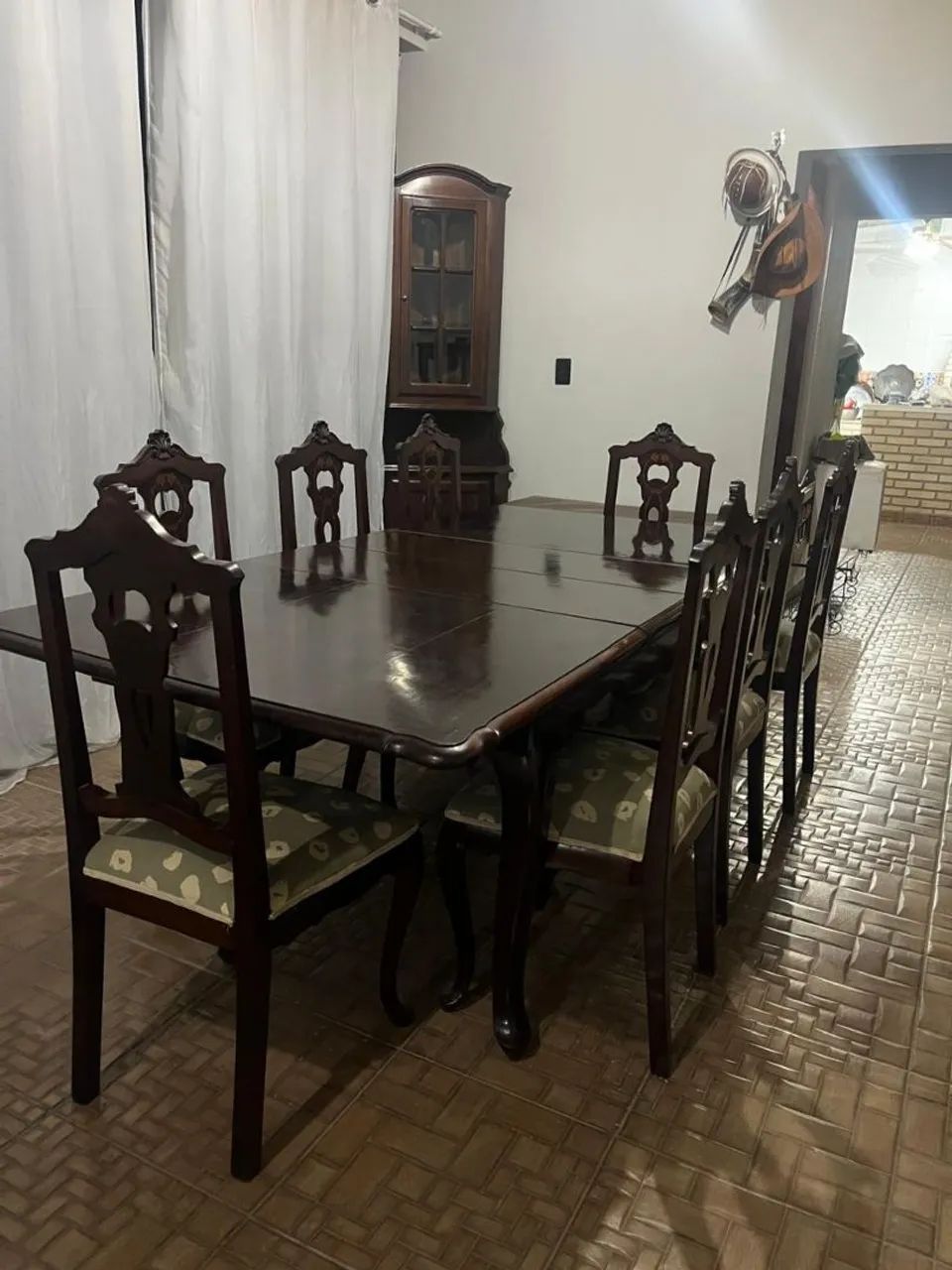 Linda mesa de madeira com 8 cadeiras  - Foto 2
