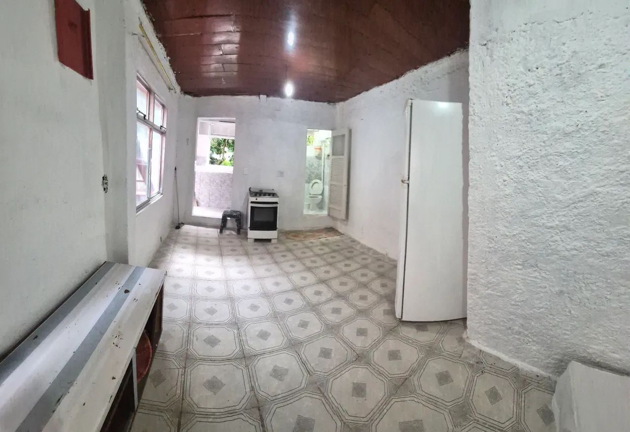 Alugo kitnet mobiliada 1.100 reais 