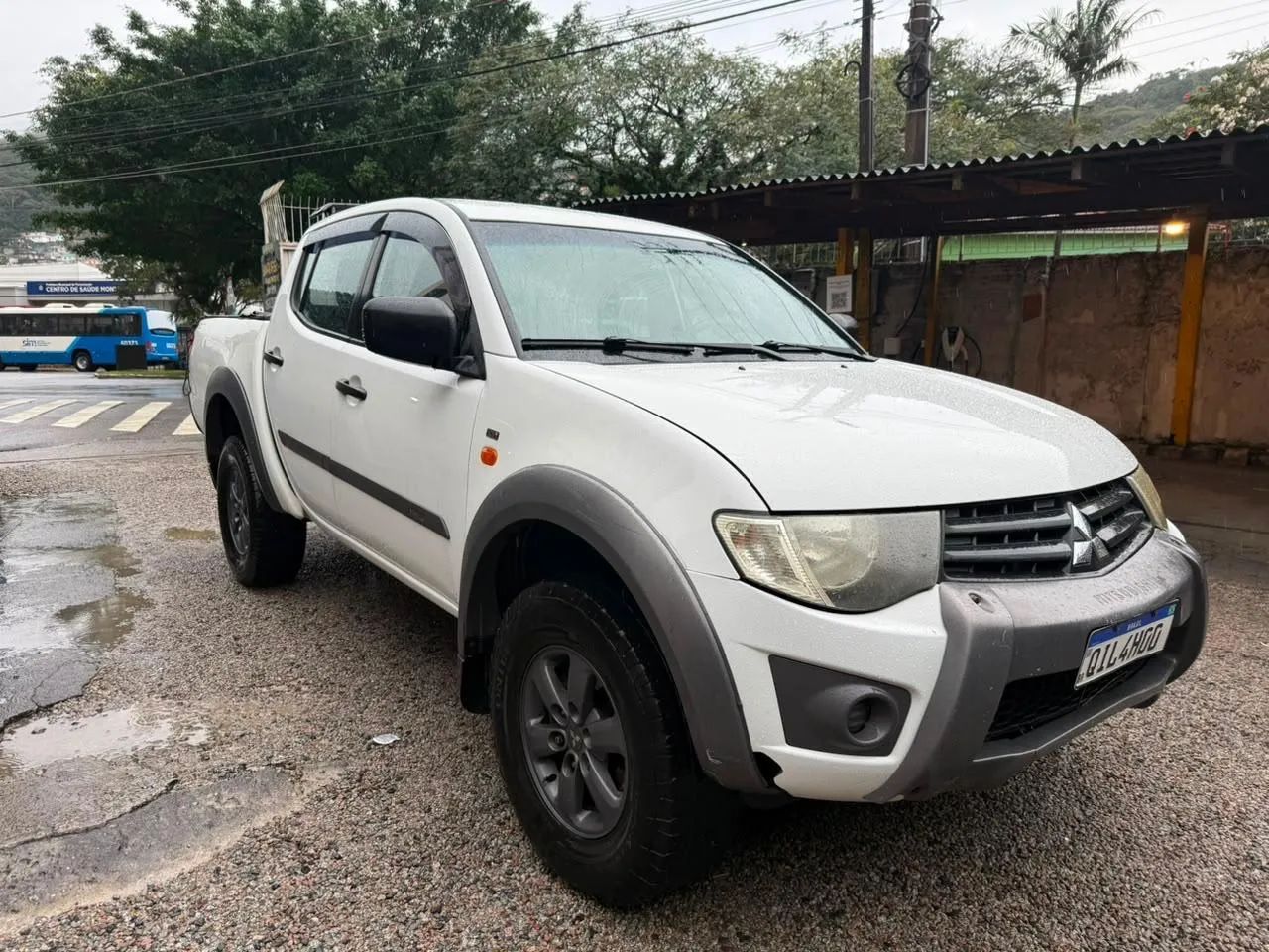 Mitsubishi L200 Triton HLS 2.4 Flex 16V CD Mec. 2017 - Foto 4
