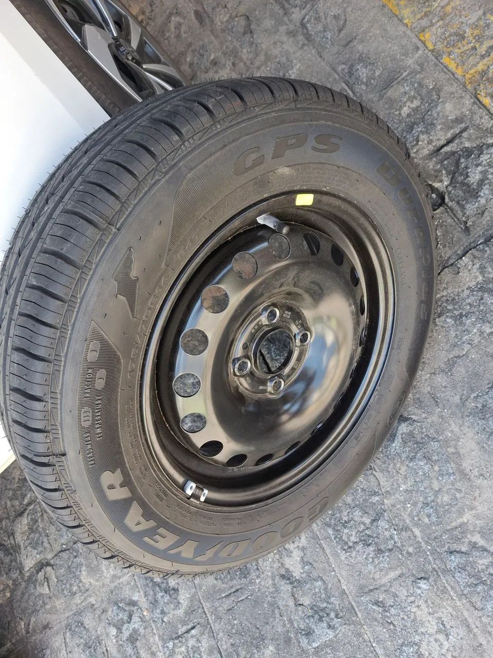Pneu 175 70 14 Goodyear somente o pneu - Foto 3