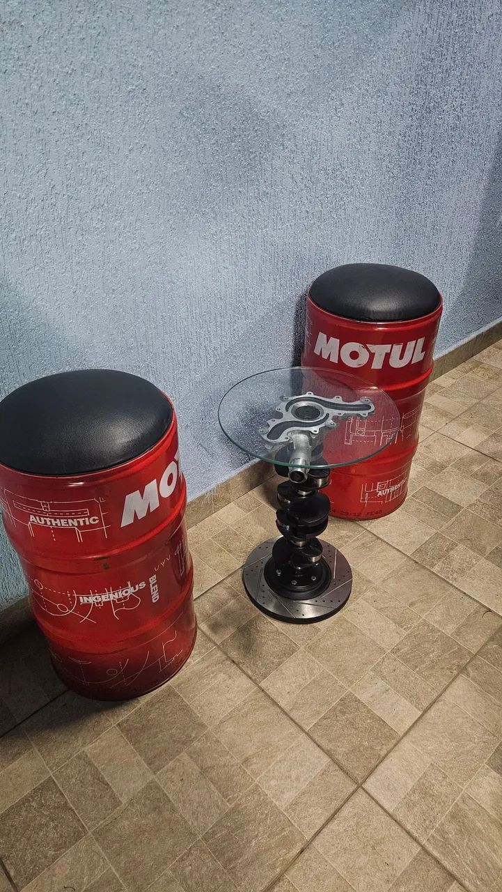 Conjunto  mesa de centro e banquetas decorativa 