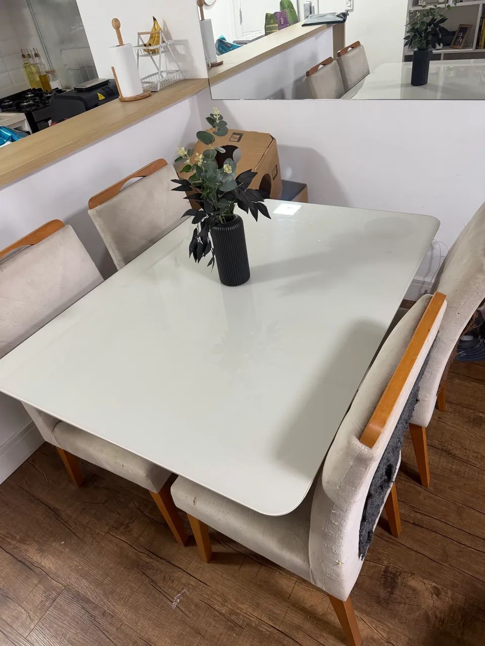 Mesa de jantar + 4 cadeiras 