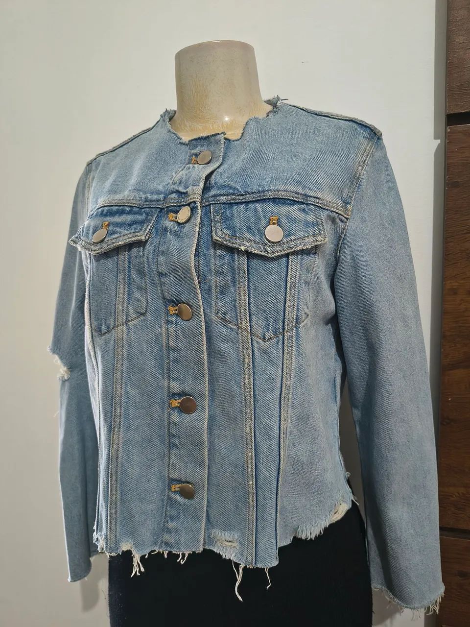 Jaqueta feminina jeans customizada - Foto 2