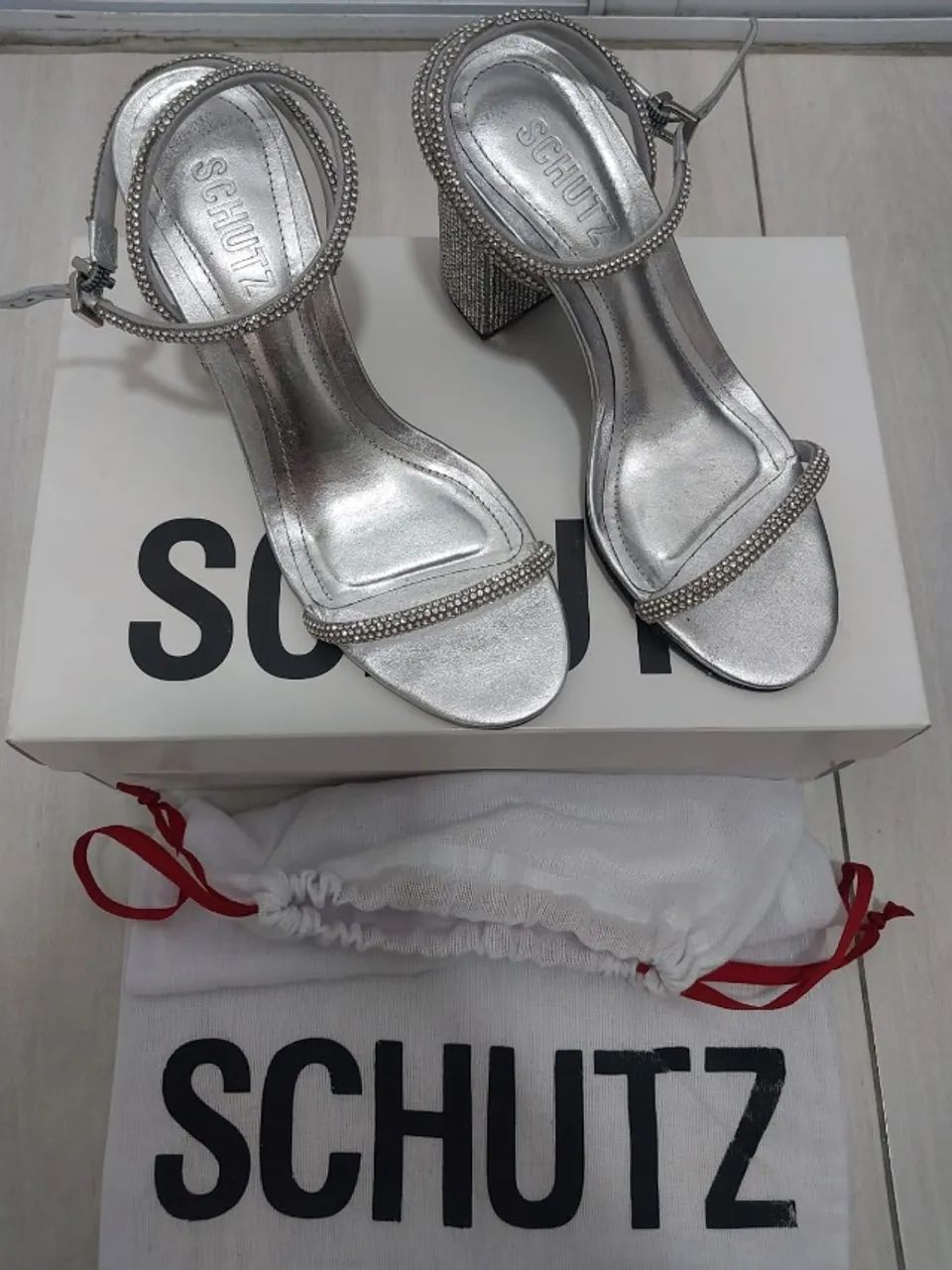 Sandália Prata Schutz - Foto 2