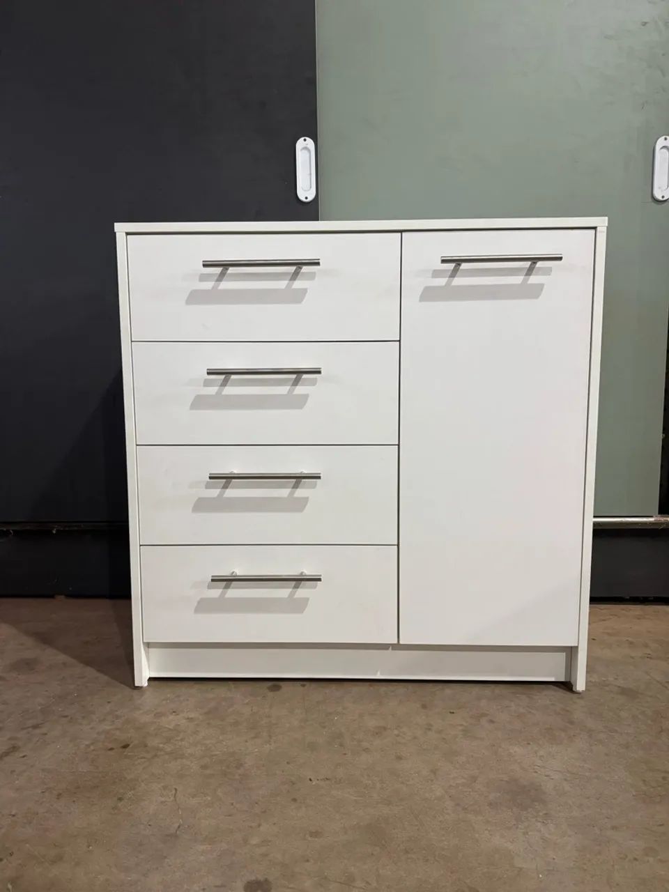 Cômoda em MDF nova 