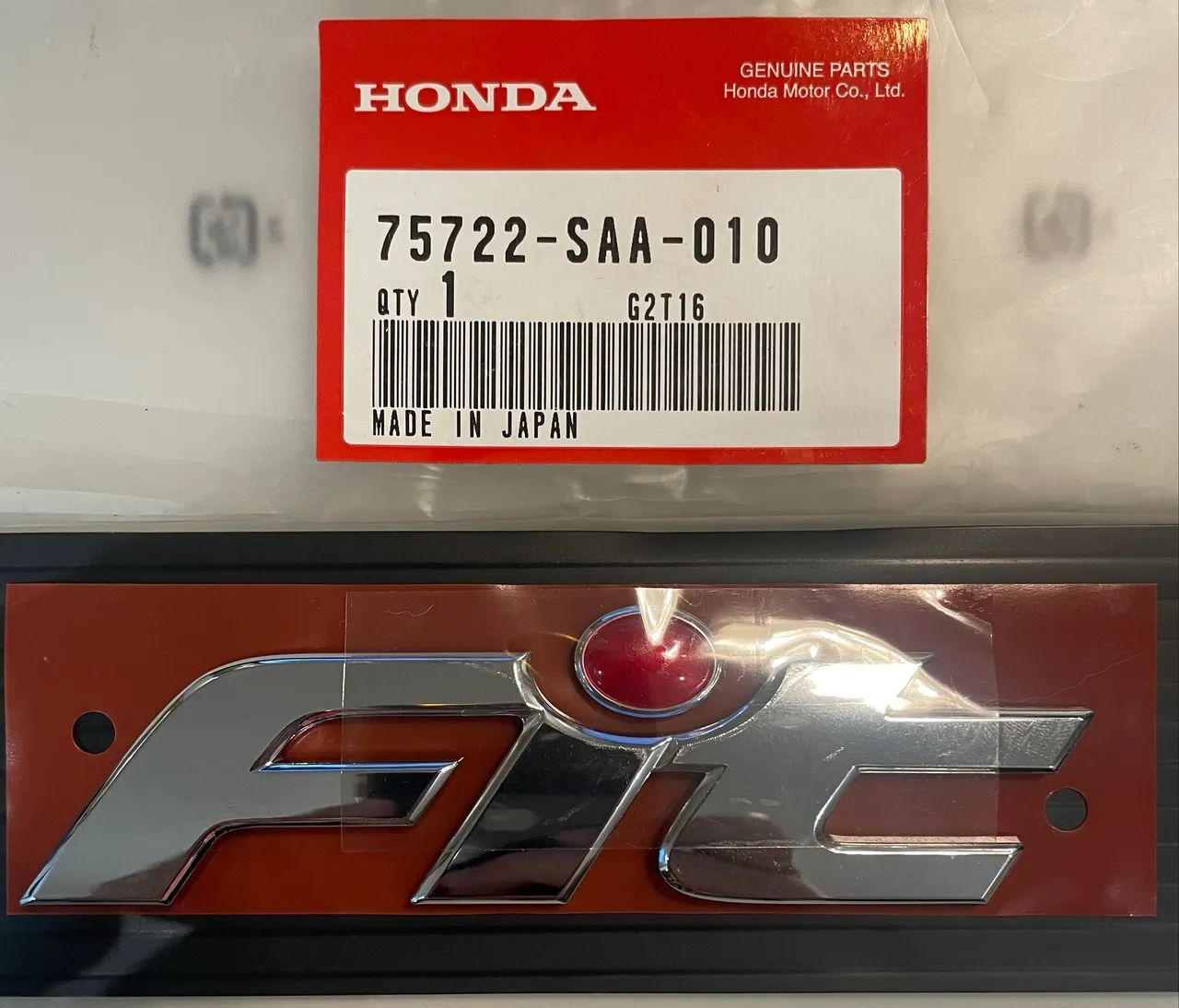 Emblema traseiro Honda Fit código 75722-SAA-010 - Peças para