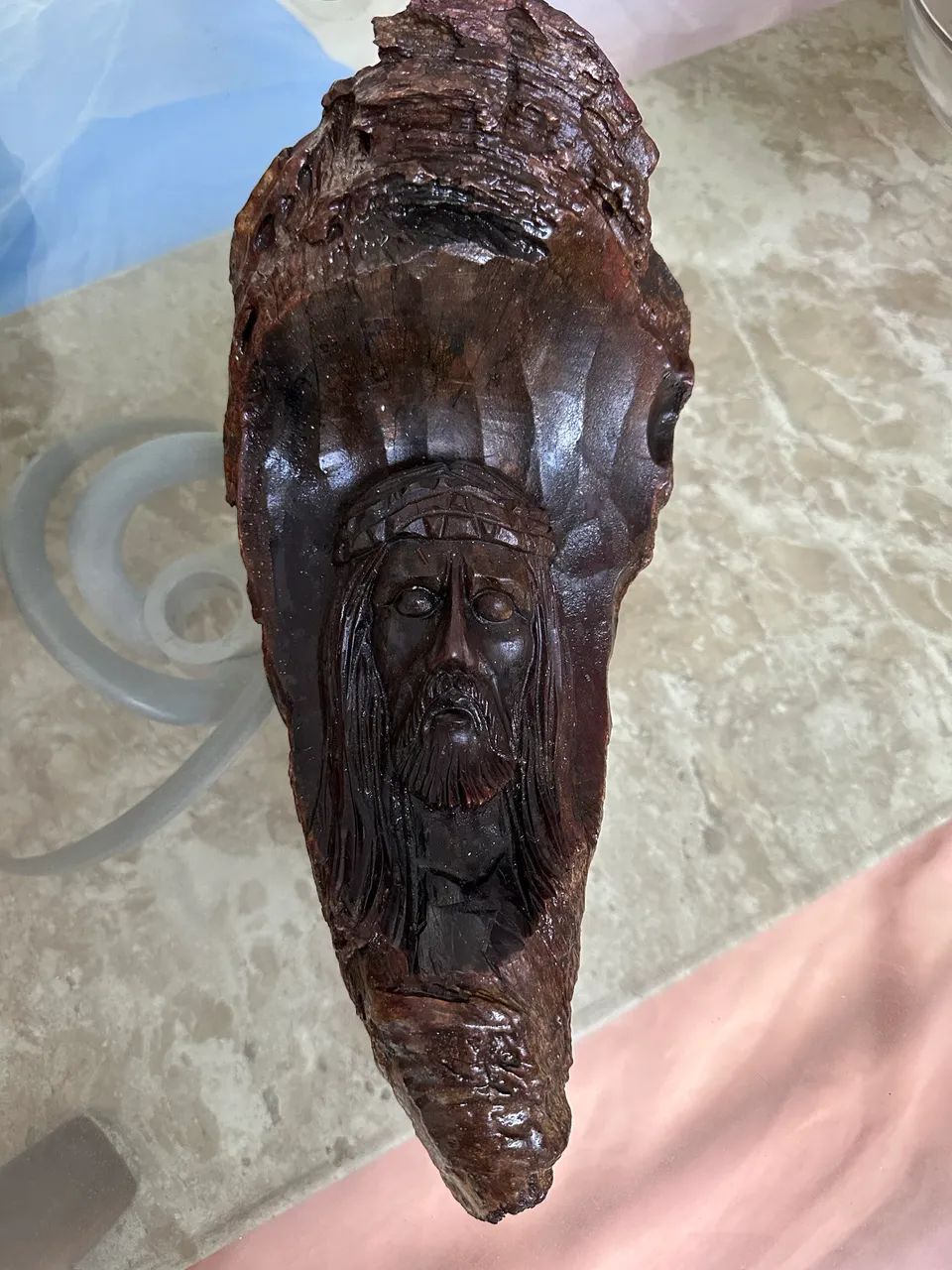 Imagem esculpida em madeira 