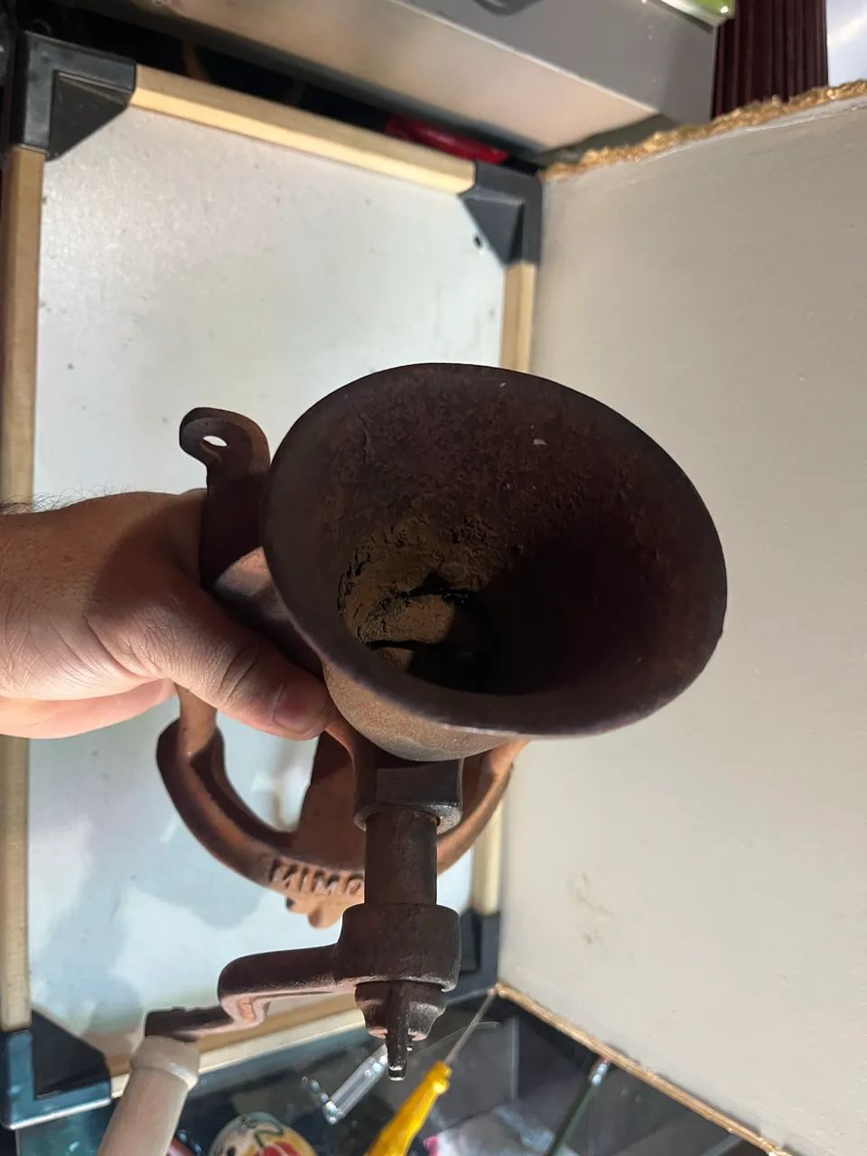 moedor de grãos manual antigo da marca Mimoso N3 - Foto 5