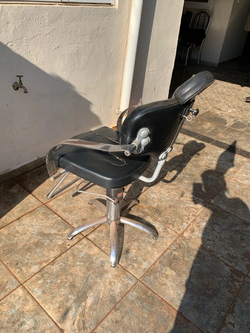 Cadeira de Cabelereiro/Barbeiro  - Foto 3