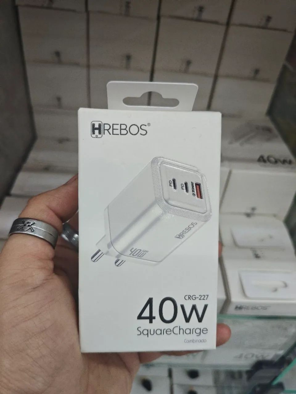 Carregador 40W 3 Entradas (2 TipoC e 1 USB) - Em Cabo