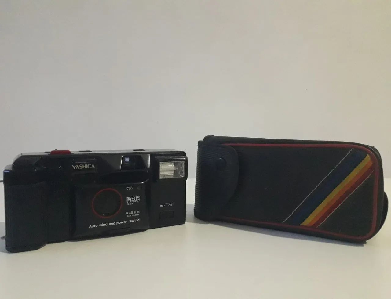 Câmera Vintage Yashica 35mm - Relíquia para Colecionadores e Amantes de Filme - Foto 2