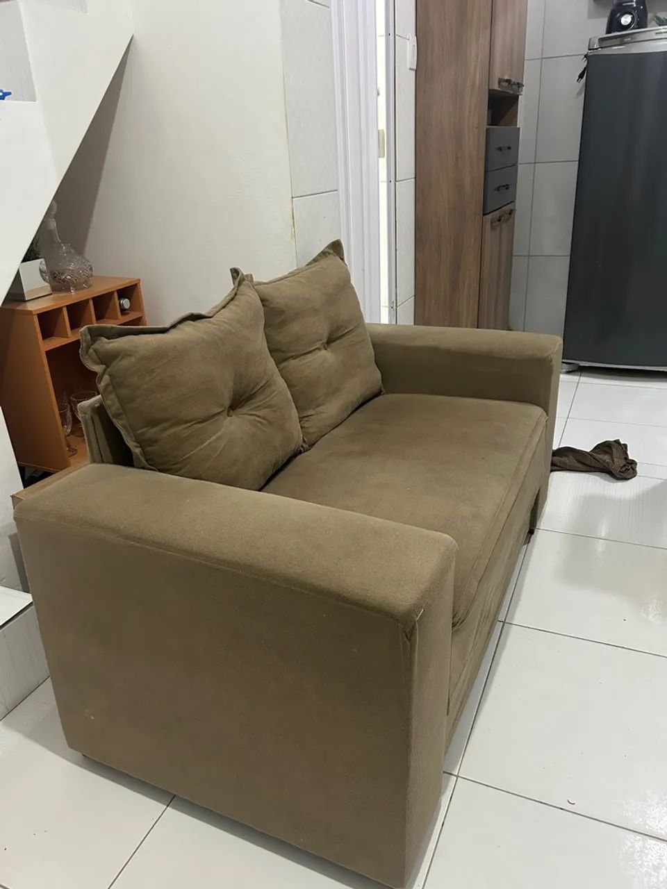 Sofá 2 lugares com almofadas soltas - Foto 2