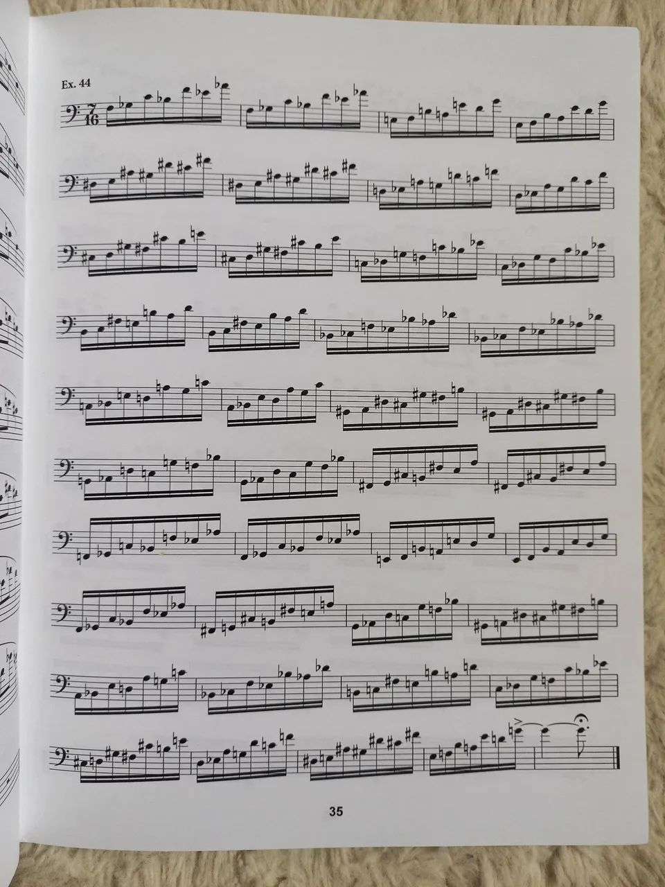 Livro Patterns For Improvisation Bass Clef - Foto 4