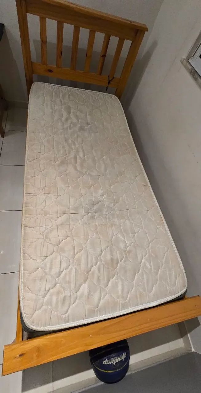 Vendo cama de solteiro com colchão . - Foto 4