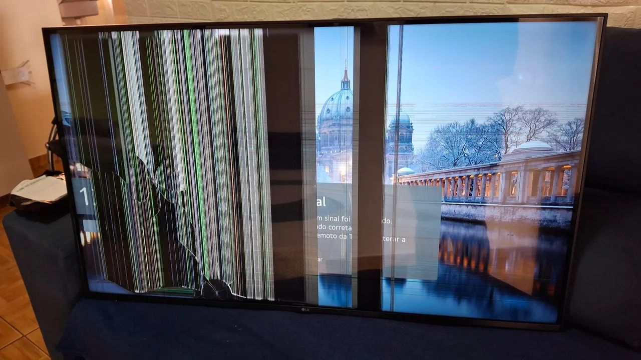 Vendo TV LG 43 polegadas 4k para retirada de peças 