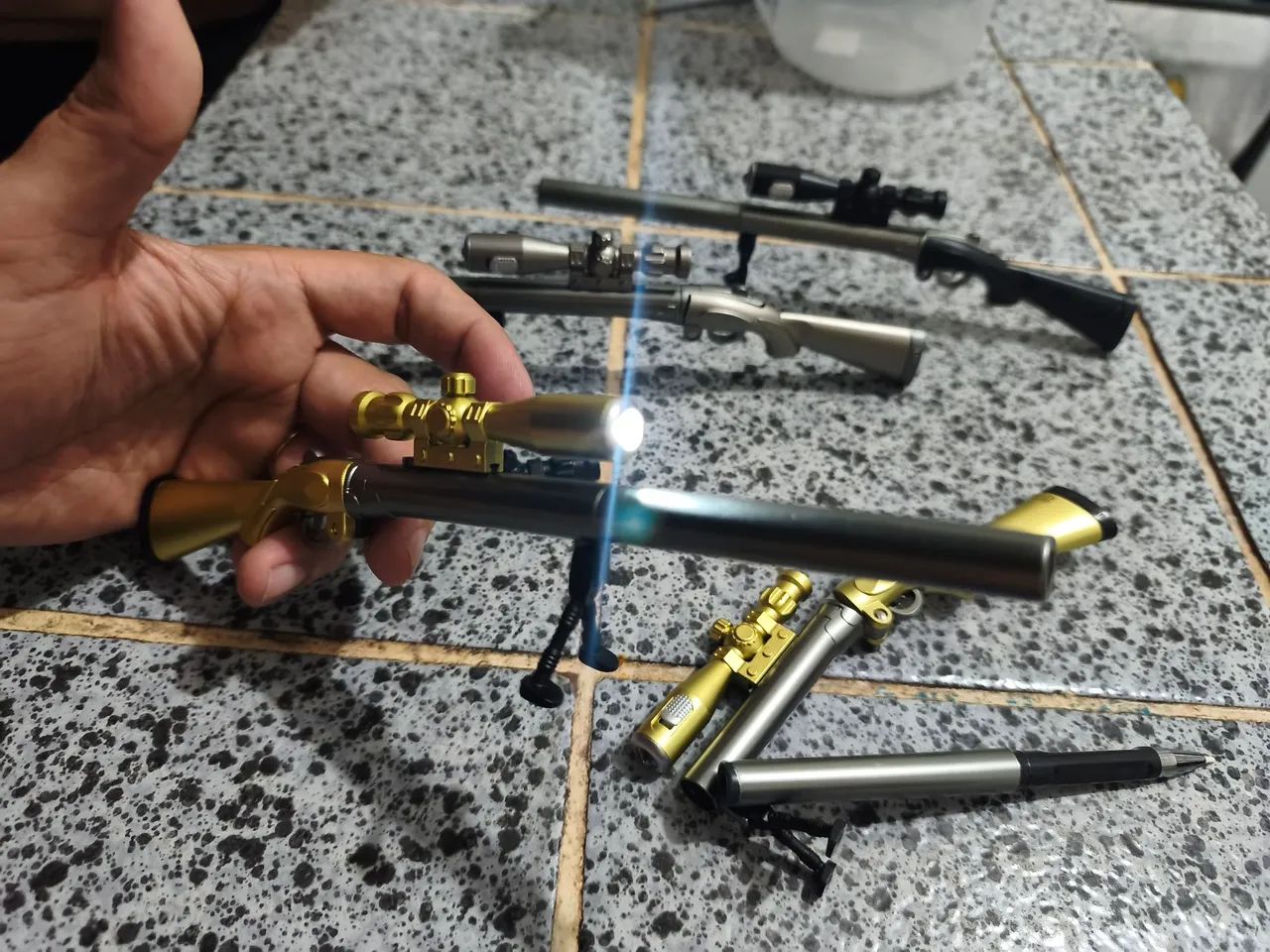 Caneta personalizada com lanterna 