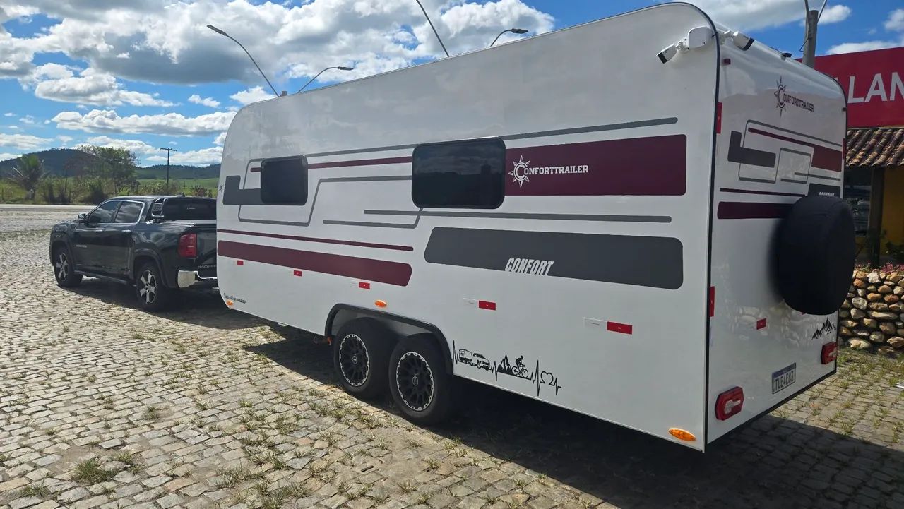 Trailer Super Moderno E Confortável, Com Cama Queen Size