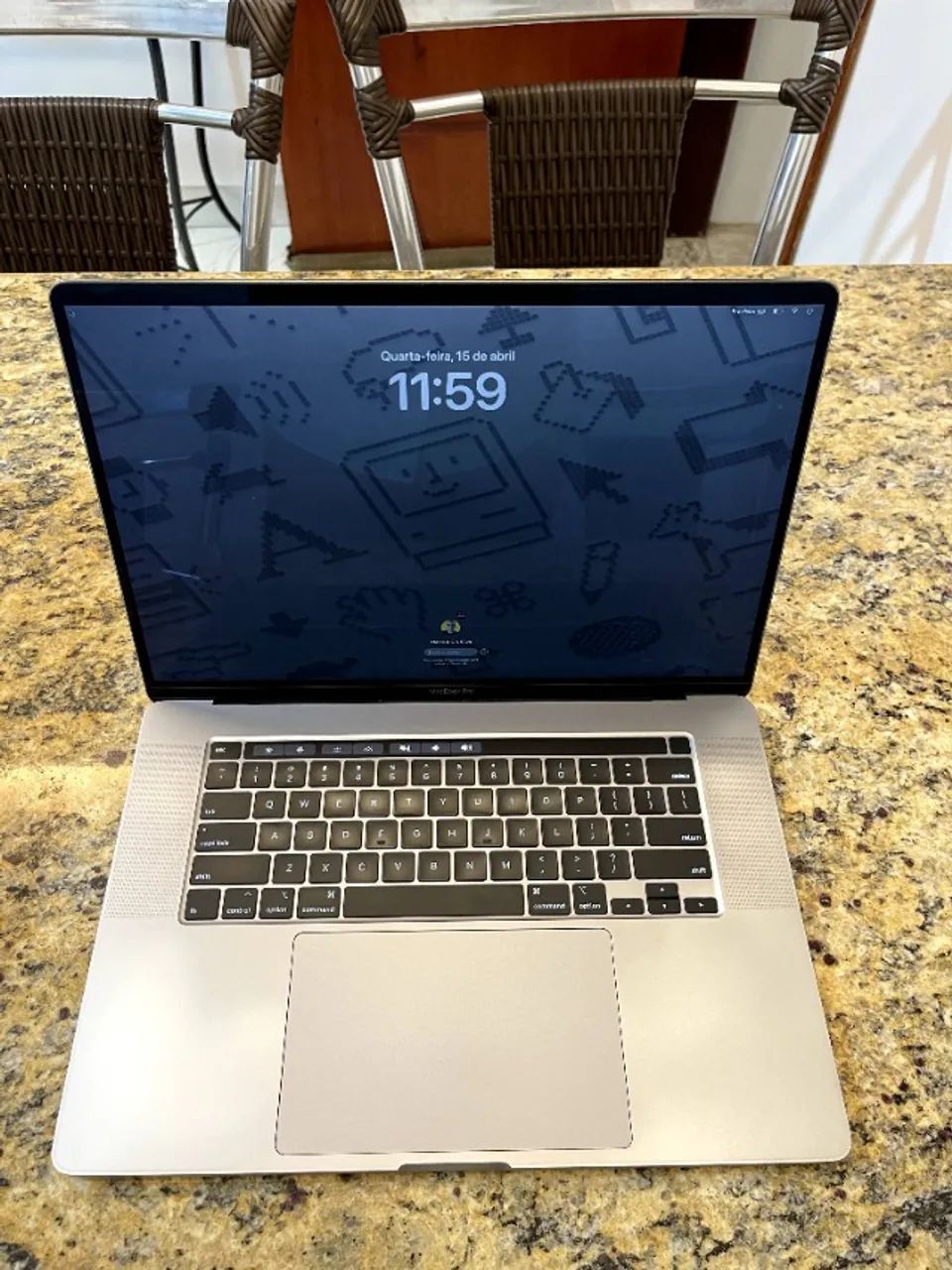 MACBOOK PRO 16