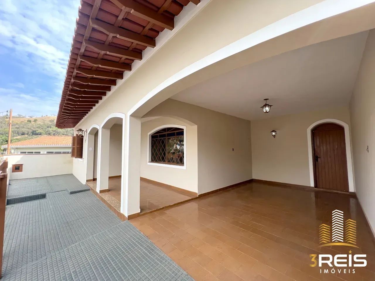 CASA TÉRREA COM 3 DORMITÓRIOS PRÓXIMA DO CENTRO EM SOCORRO