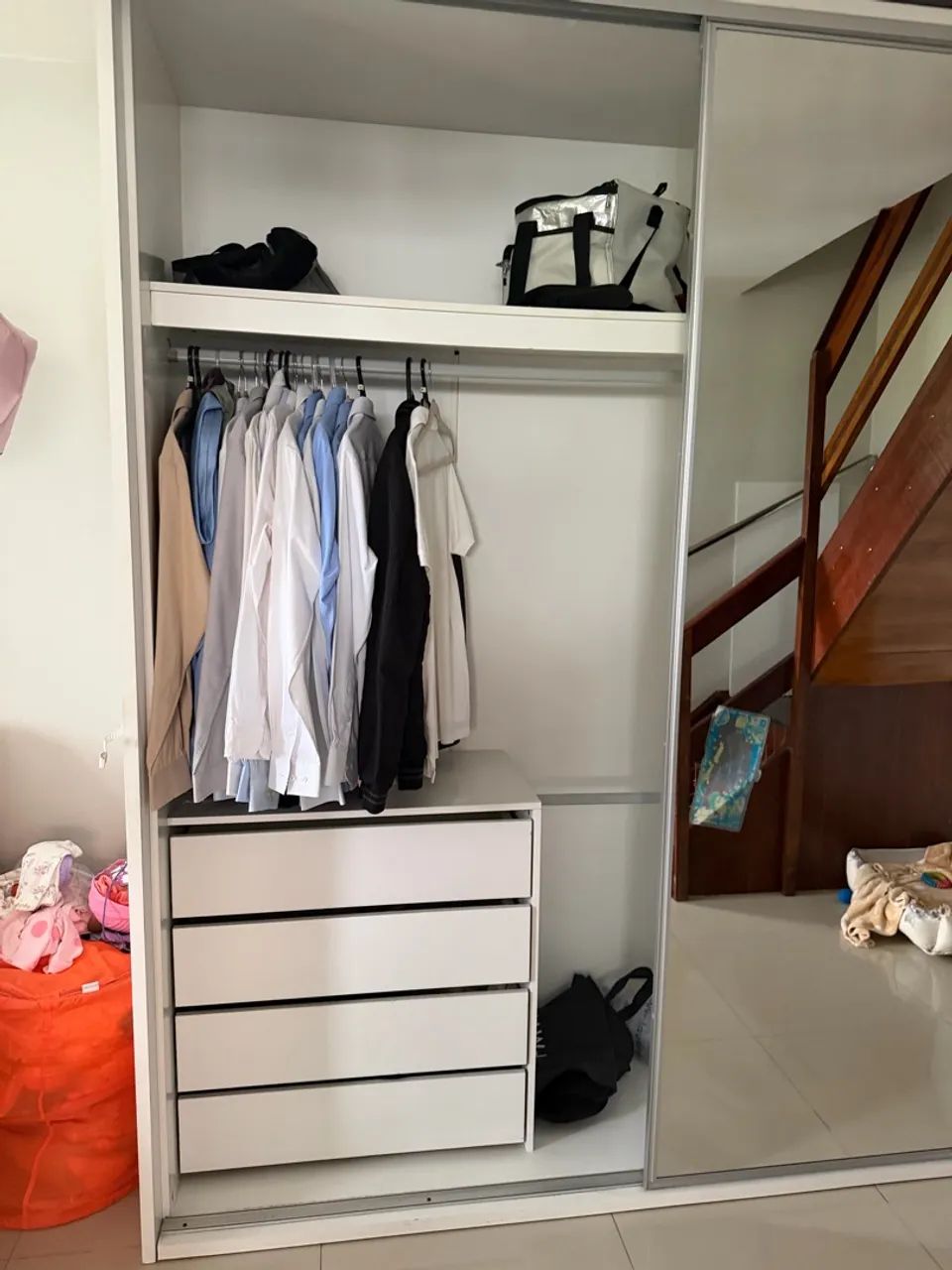 Guarda-roupas grande com espelho - Foto 2