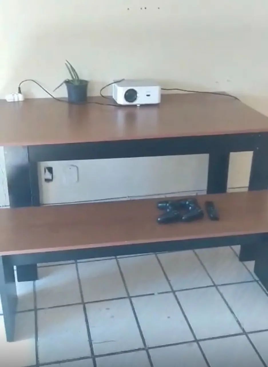 VENDO MESA DE JANTAR COM 2 BANCOS - Itararé, Maruípe - Foto 3