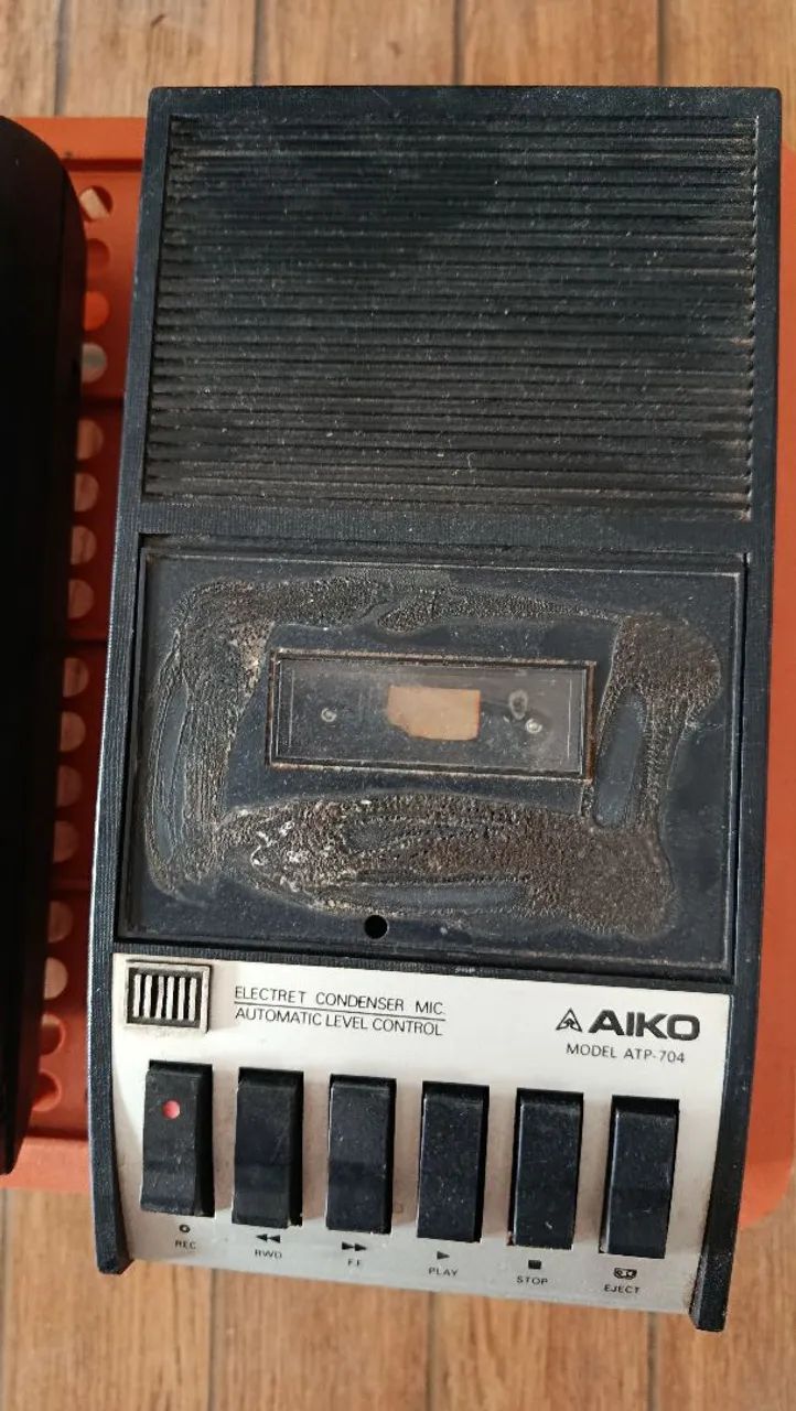 Rádio gravado antigo. 