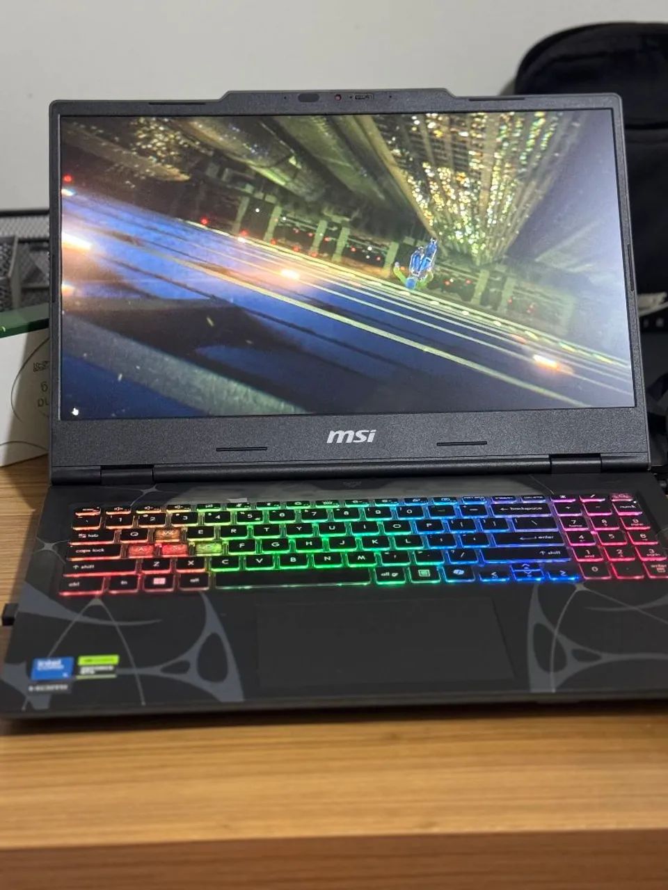 Notebook MSI Cyborg 15  - Foto 3