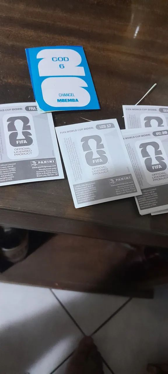 R$ 1 cada vendo figurinhas da copa novas e recortadas em excelente estado - Foto 2
