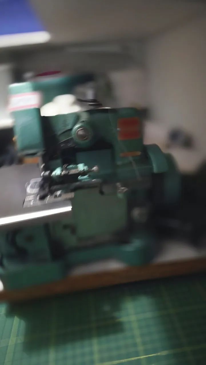 Máquina overlock - Foto 2