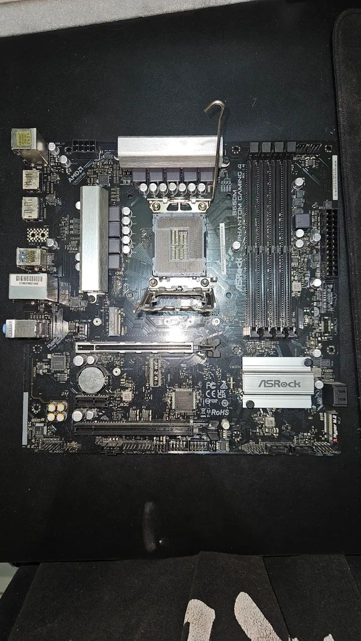 B660 Phantom Gaming 4