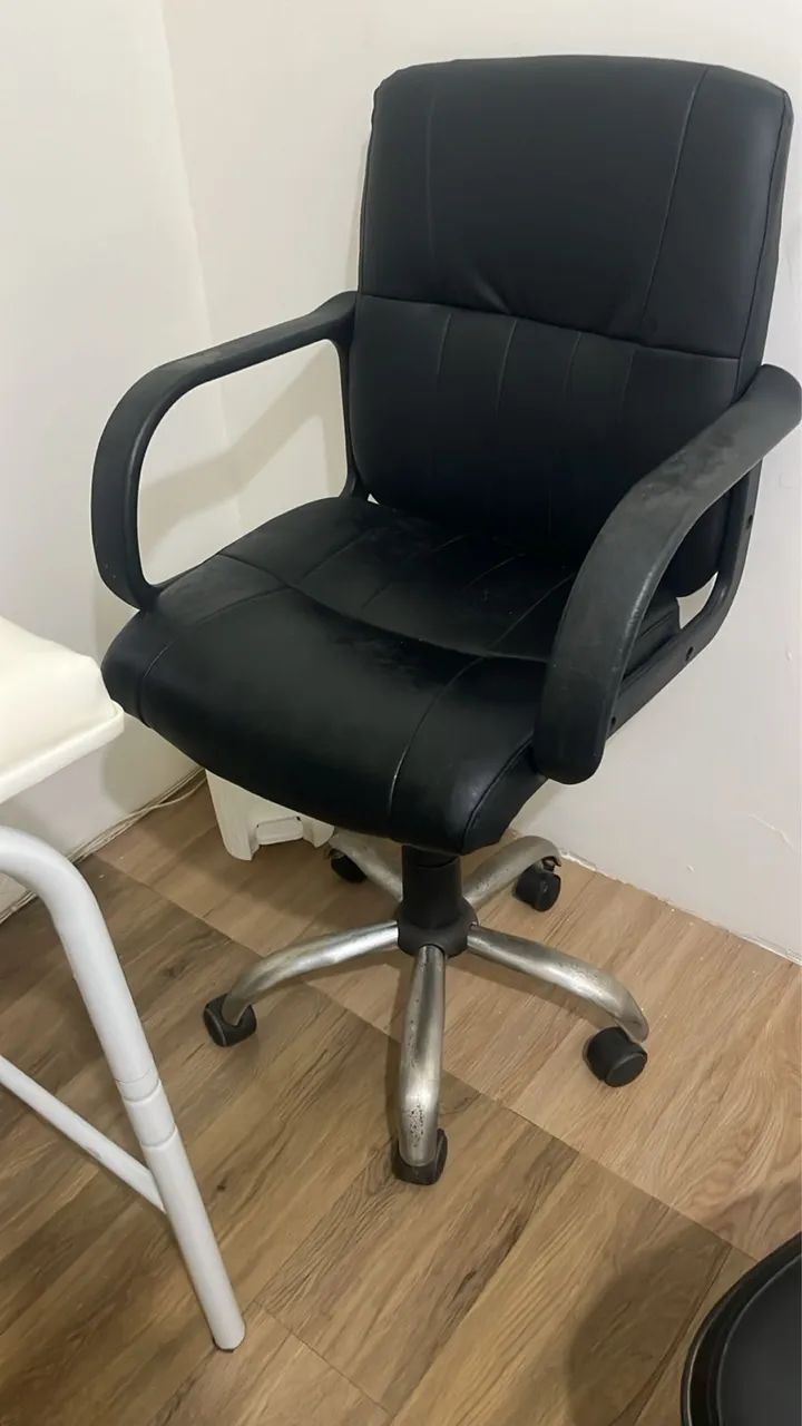 Mesa de escritório com gaveta - Foto 3