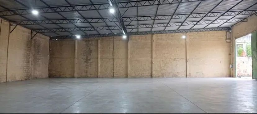 GALPÃO P/ VENDA MEDINDO 800 M2 PRÓX. AV DAS TORRES!